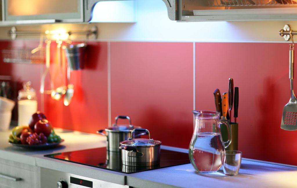 20 Great Small Kitchen Design Ideas 13 Opt for the bright backsplash
