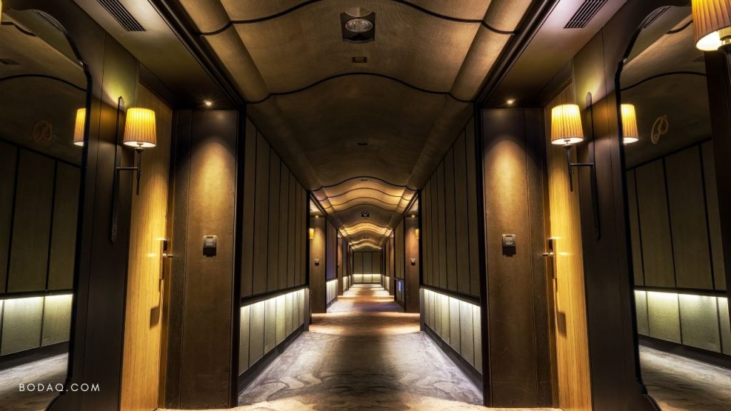 Best Hallway Colors: New Ideas in 2023 2 Choosing the right lights for the hallway is extremely important